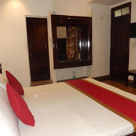 โอโย 73964 ไวท์เฮาส์ ทัวริสต์ ลอดจ์ Hotel นิวเดลี ภายนอก รูปภาพ