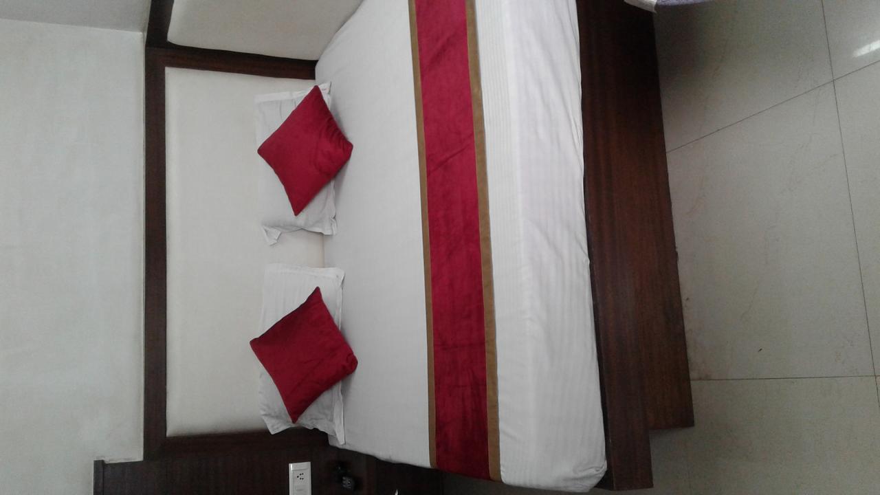 โอโย 73964 ไวท์เฮาส์ ทัวริสต์ ลอดจ์ Hotel นิวเดลี ภายนอก รูปภาพ