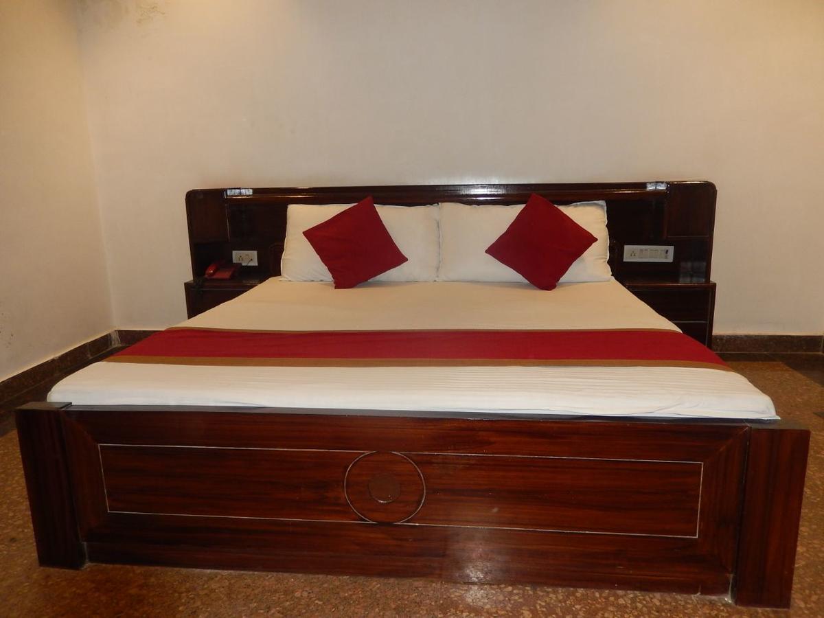 โอโย 73964 ไวท์เฮาส์ ทัวริสต์ ลอดจ์ Hotel นิวเดลี ภายนอก รูปภาพ