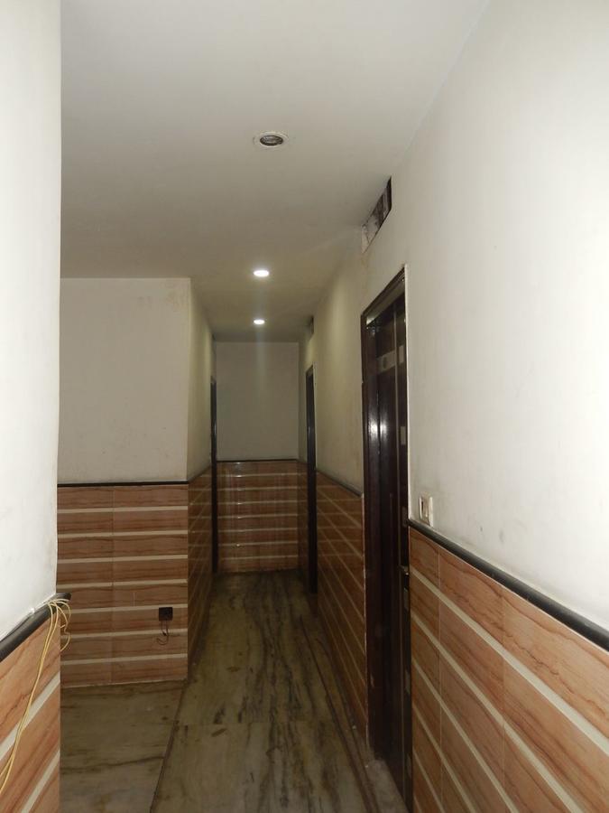 โอโย 73964 ไวท์เฮาส์ ทัวริสต์ ลอดจ์ Hotel นิวเดลี ภายนอก รูปภาพ