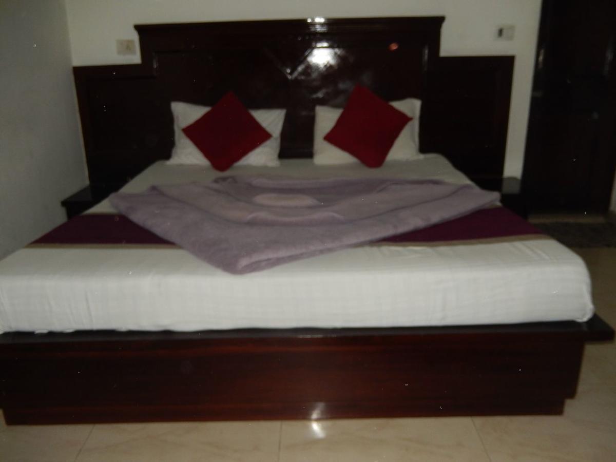 โอโย 73964 ไวท์เฮาส์ ทัวริสต์ ลอดจ์ Hotel นิวเดลี ภายนอก รูปภาพ